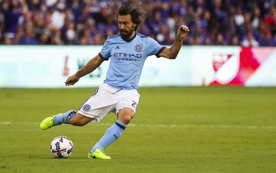 雷速电竞精华-劳塔罗进球后掀起球衣庆祝