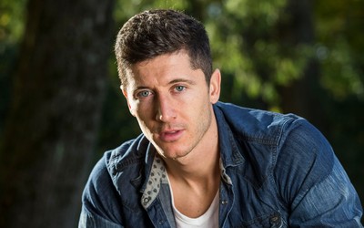 雷速电竞评论-埃文弗格森打入欧冠四强关键客场进球